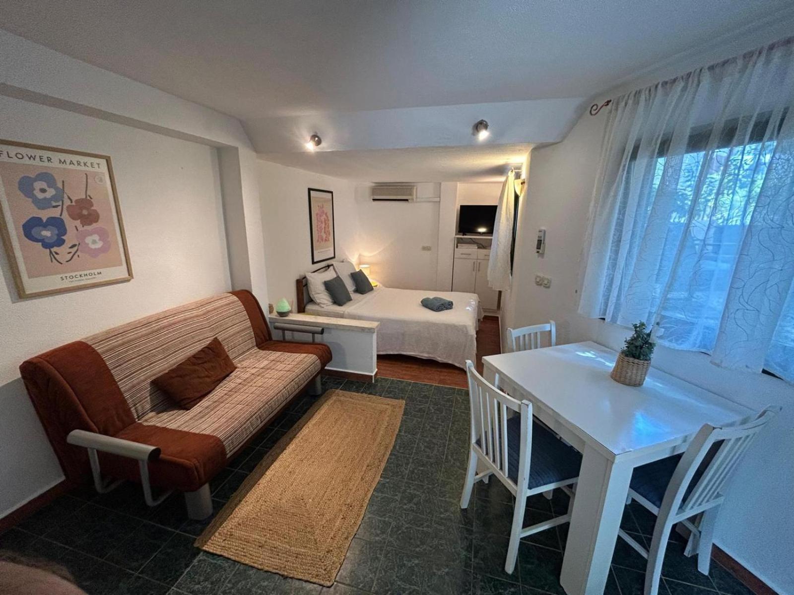 Garden Apartment Makarska